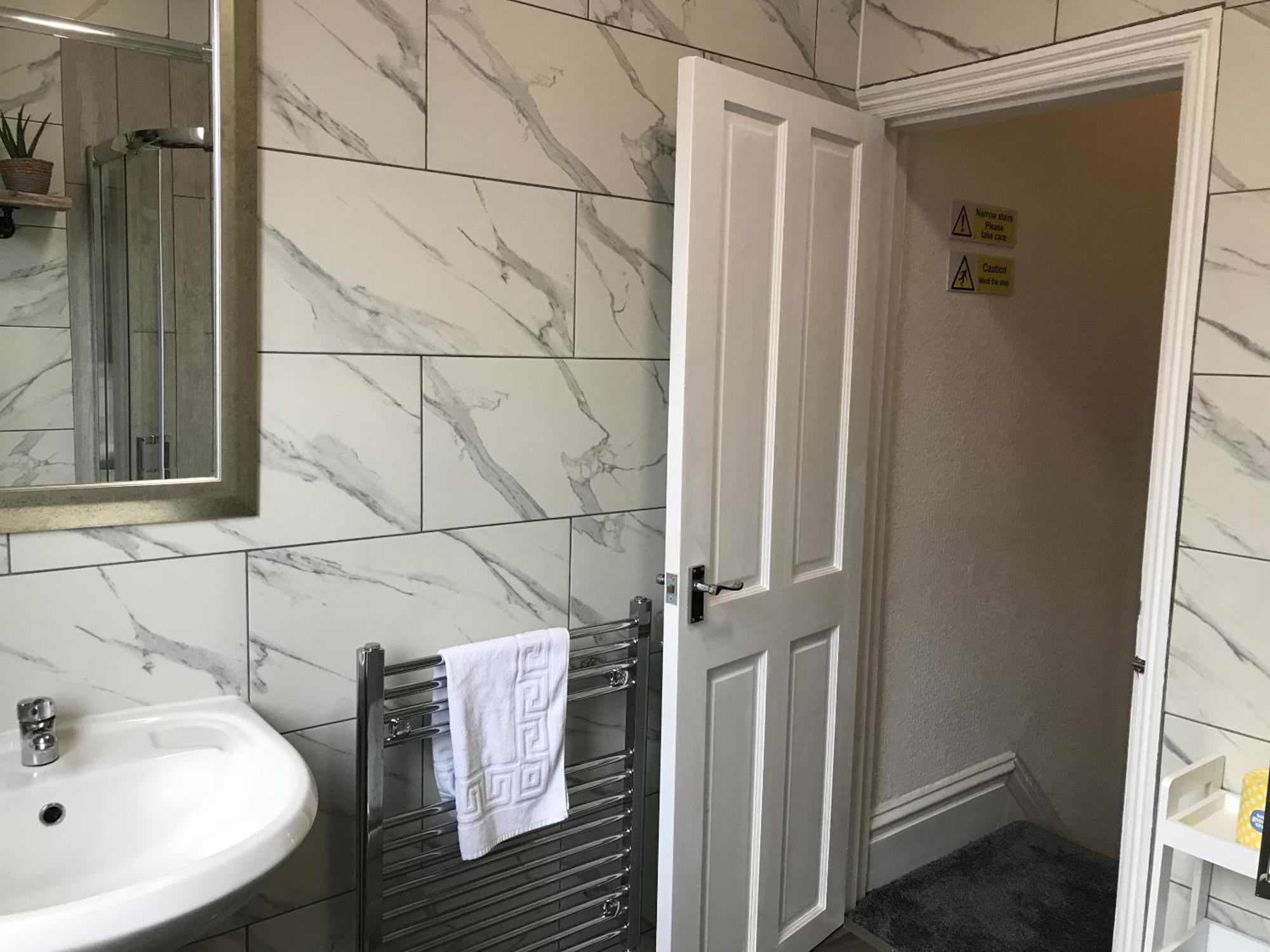 Bright Spacious 3-Bed With Office & Patio, Preston Престън Екстериор снимка